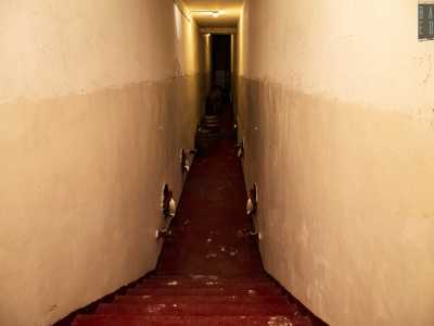 La fase in botte � anticipata dalla vinificazione in vasche di cemento rivestite di vetroresina un tempo costruite assieme alla cantine